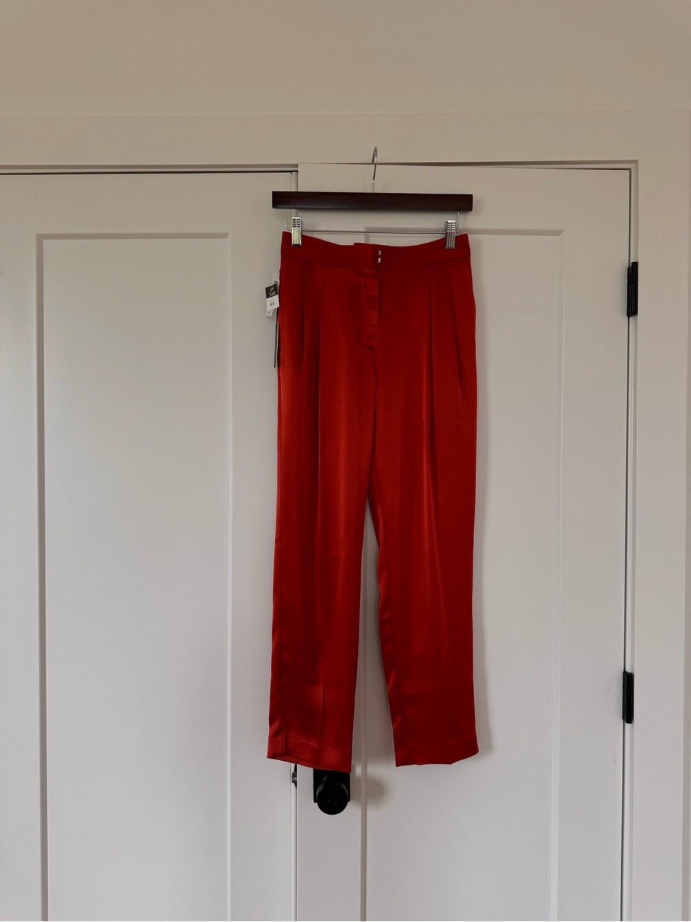 Aritzia Red Ankle-Length Cropped Pants